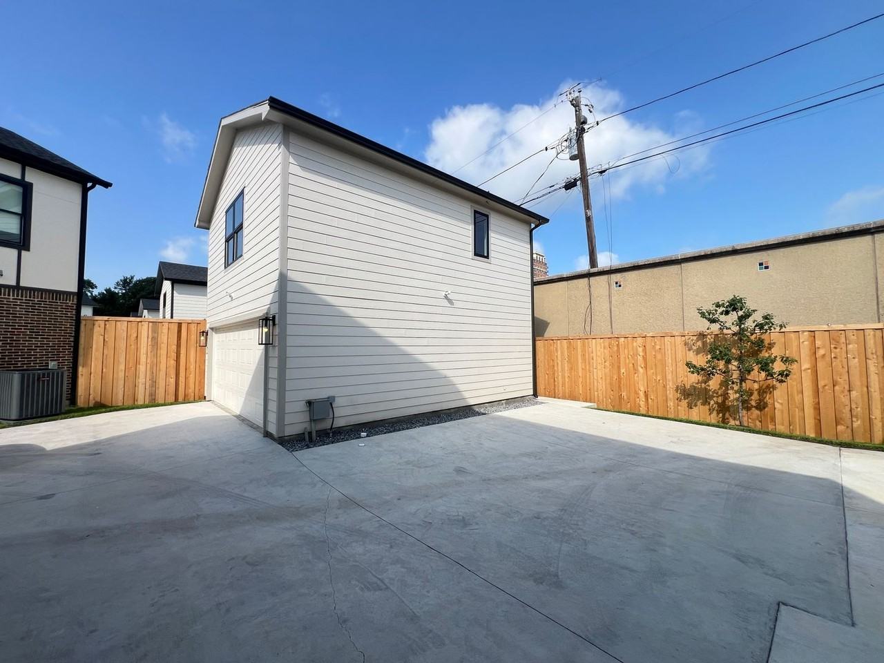 3303 Homer St - Photo 3 of 44
