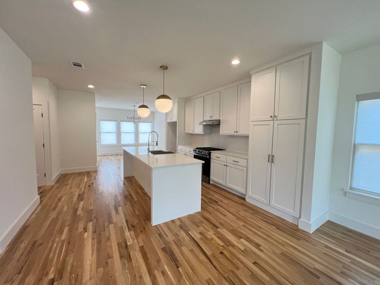 3303 Homer St - Photo 4 of 44