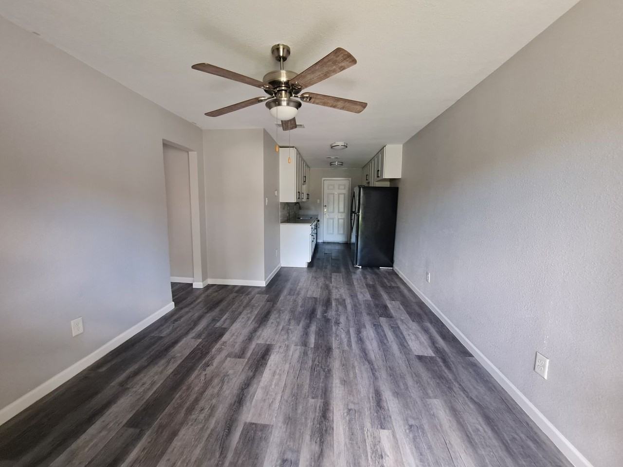 815 Bluebird Dr - Photo 3 of 11