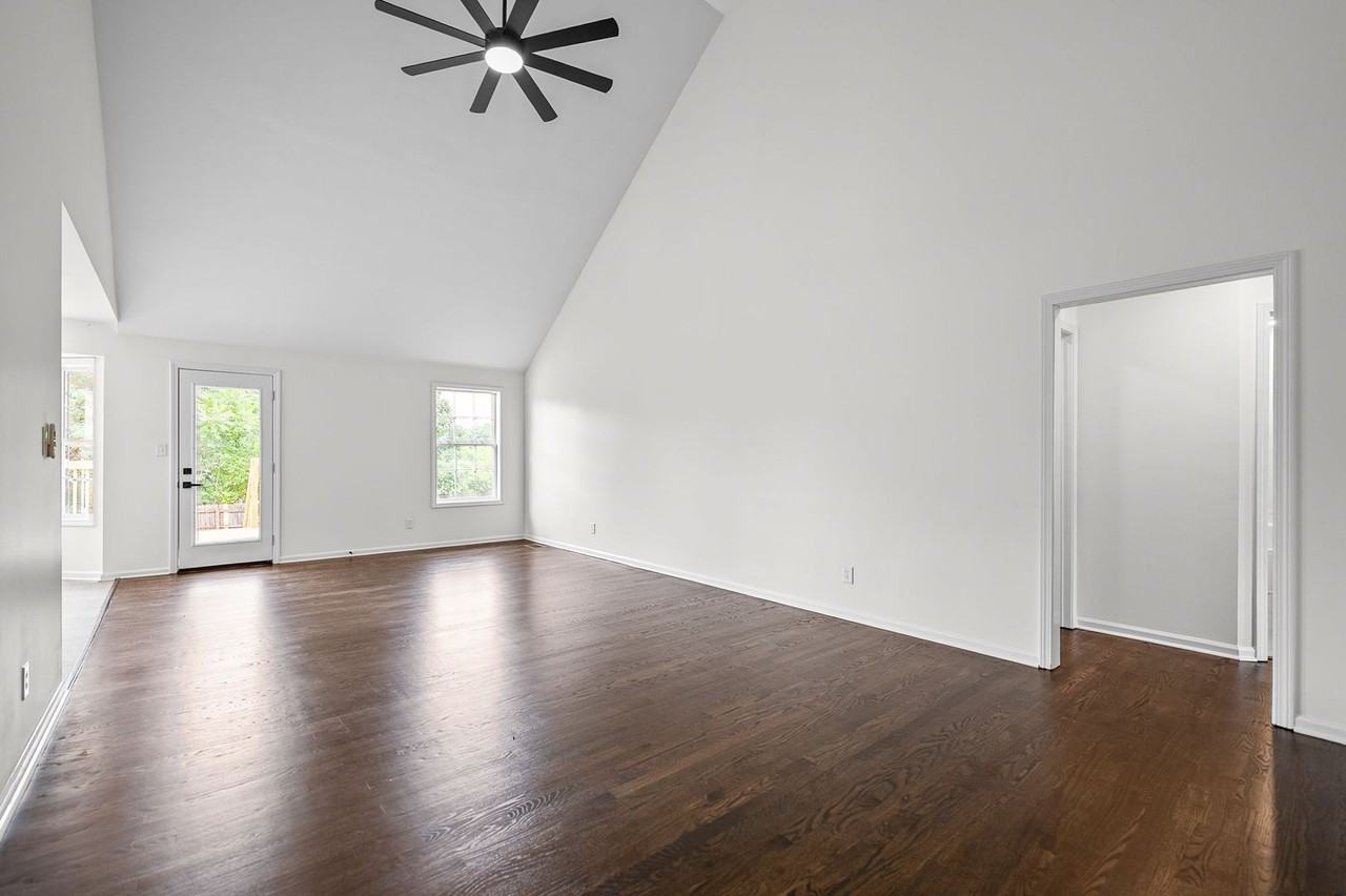 270 Harold Dr - Photo 6 of 41