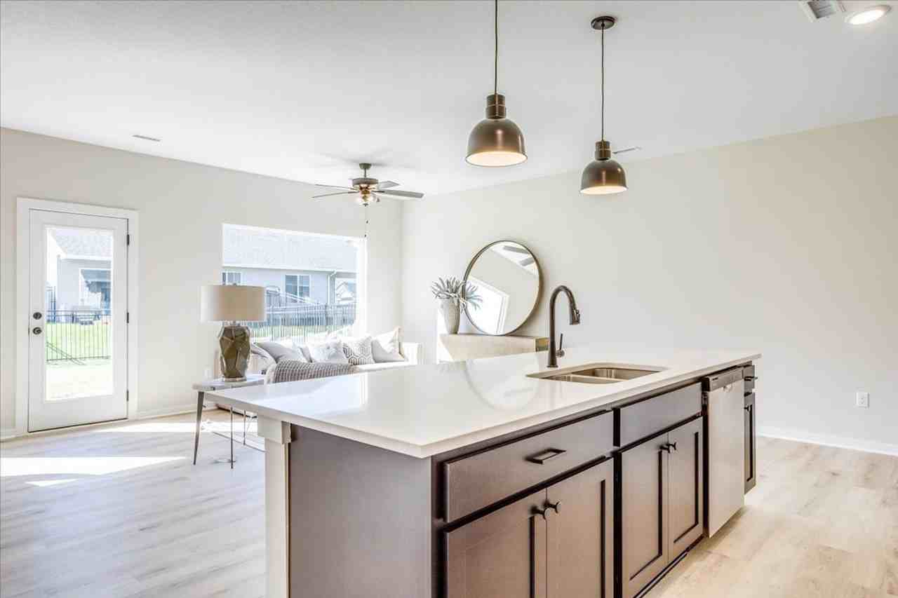 118 N Gowen St - Photo 4 of 16