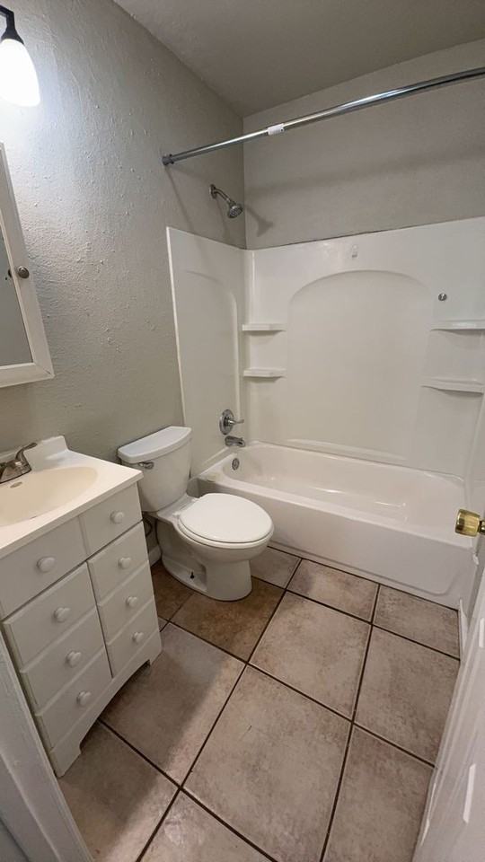 350 E Cottonwood Ave - Photo 2 of 12