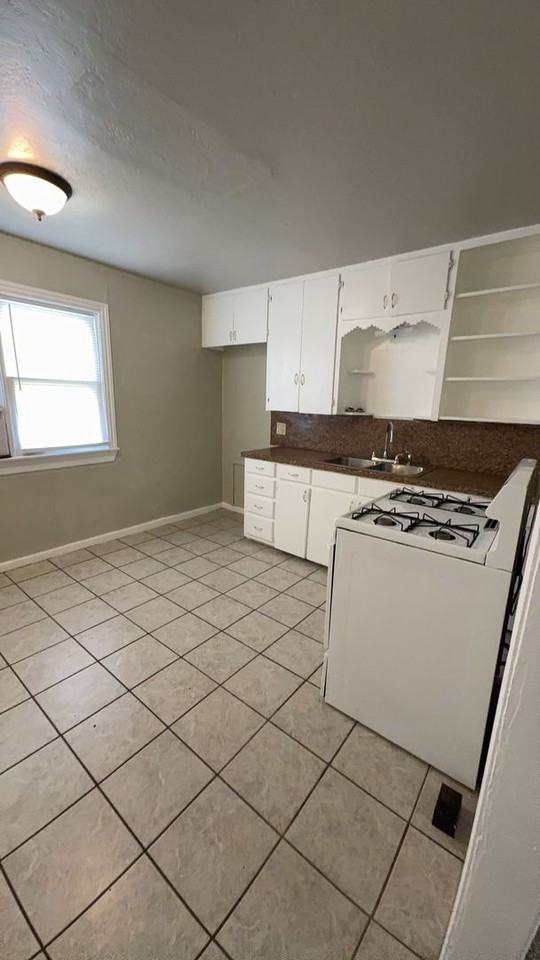 350 E Cottonwood Ave - Photo 4 of 12