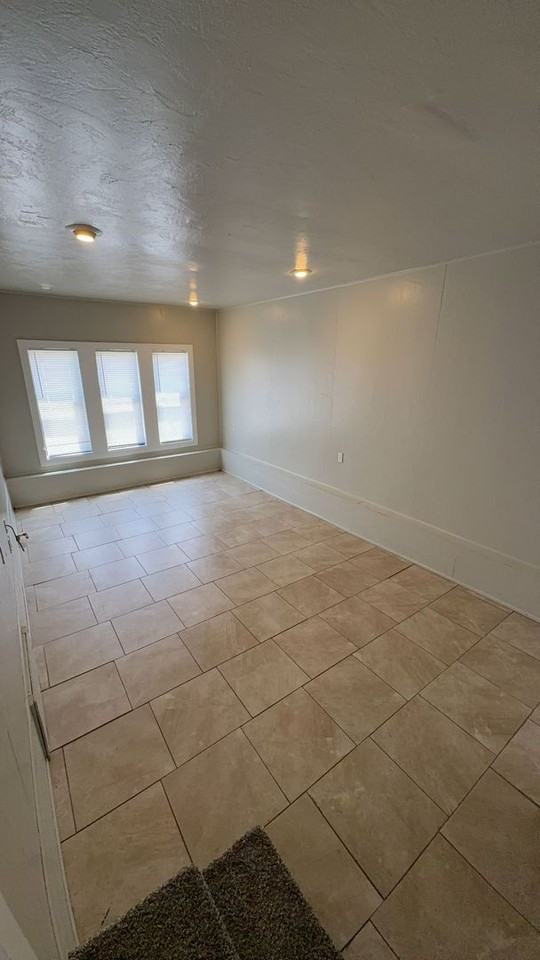 350 E Cottonwood Ave - Photo 5 of 12