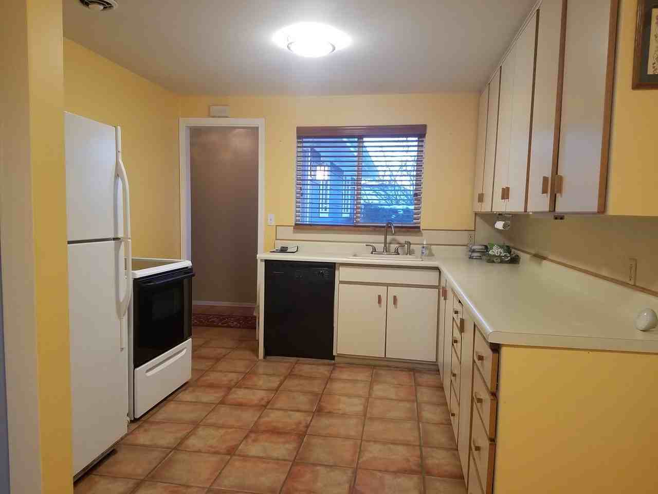 14642 7th Ave Sw Uppr - Photo 3 of 13