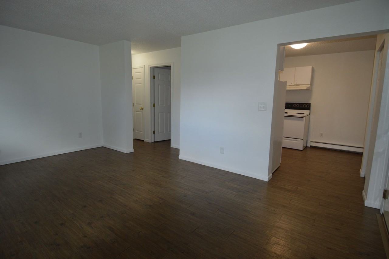 Evergreen Apartments - Photo 3 of 11