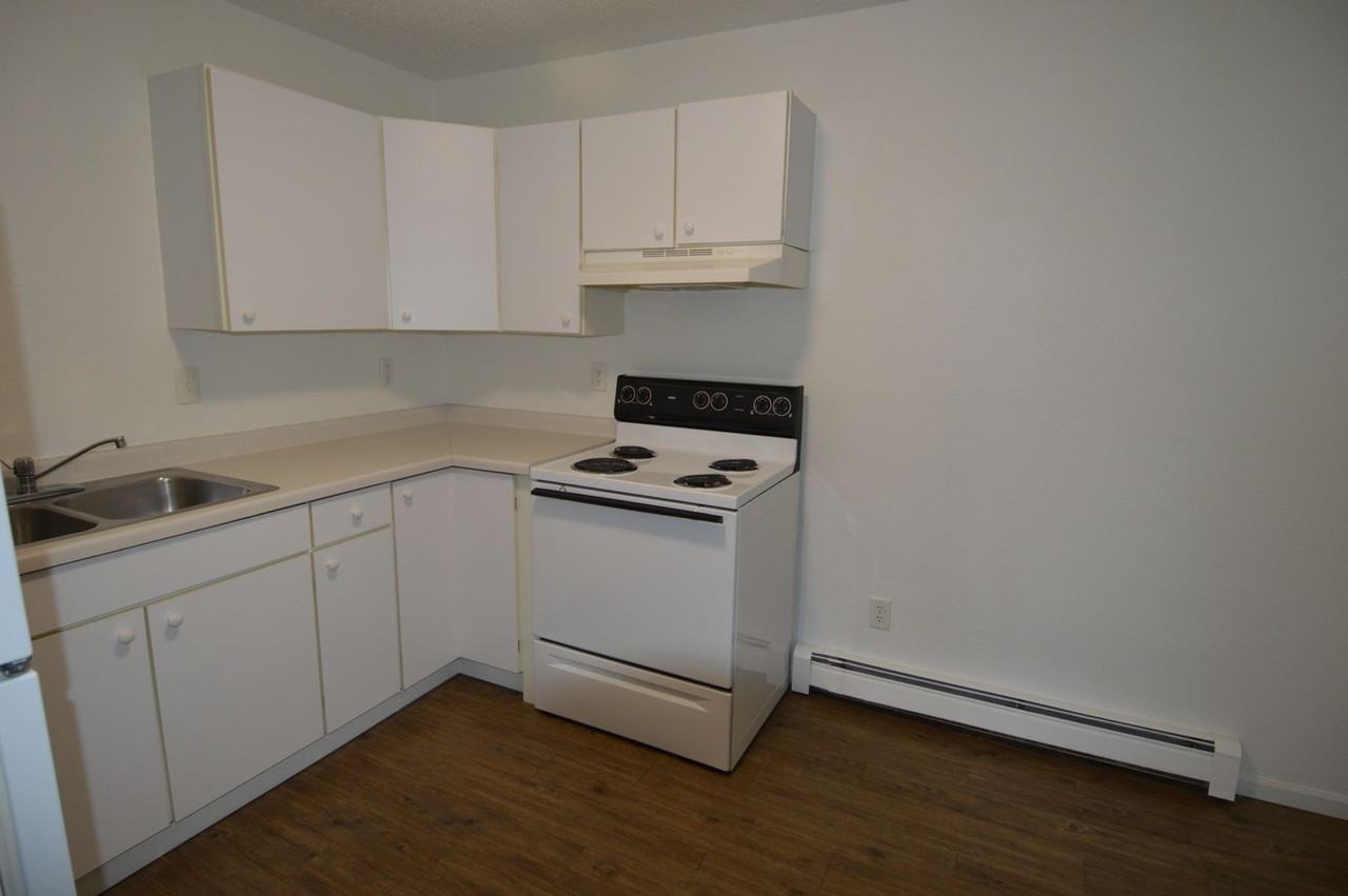 Evergreen Apartments - Photo 4 of 11