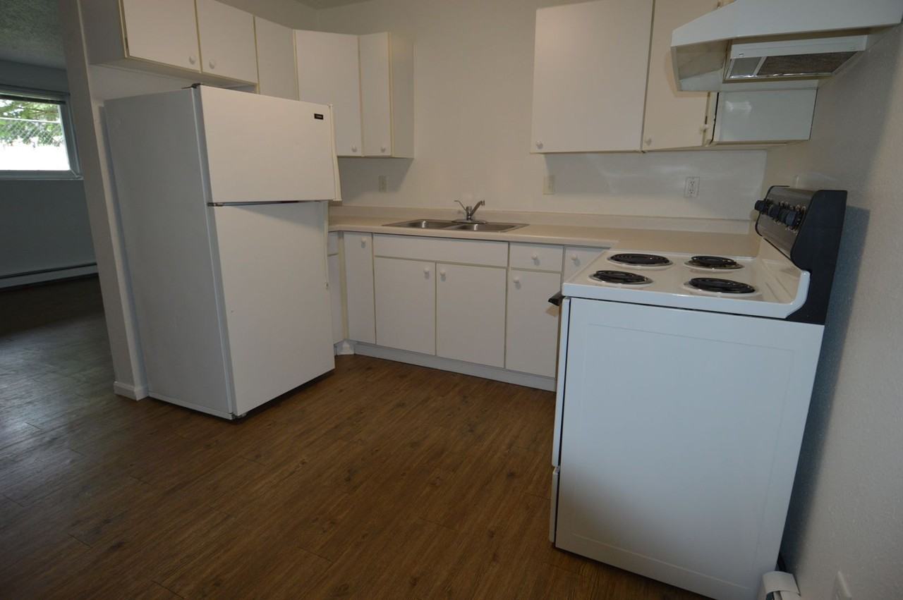 Evergreen Apartments - Photo 5 of 11