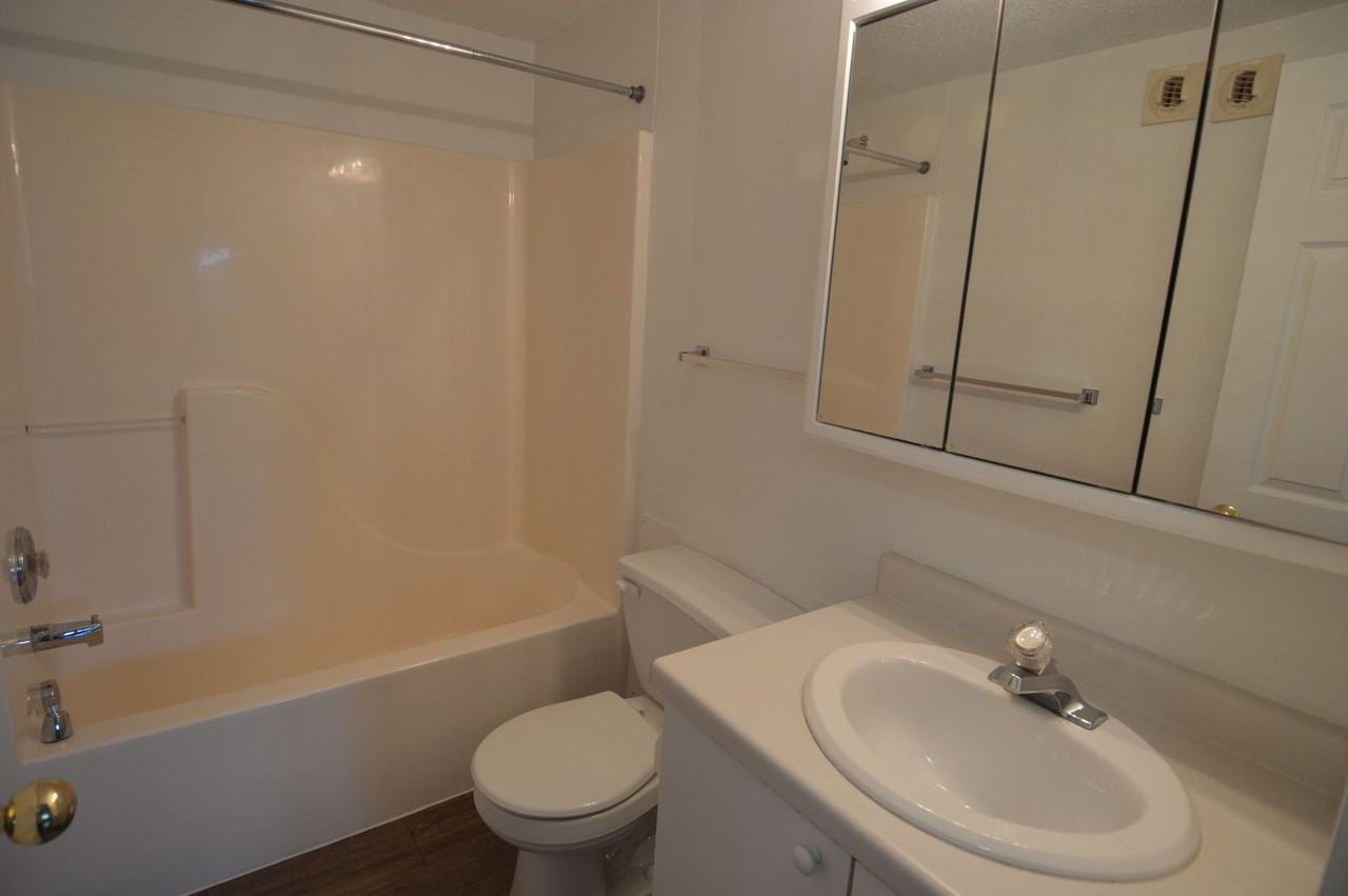 Evergreen Apartments - Photo 7 of 11