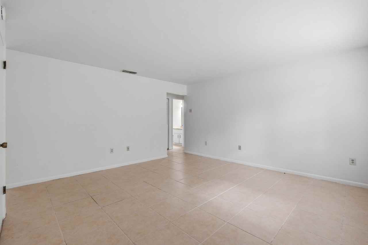 3425 Nw 22nd Dr - Photo 4 of 25