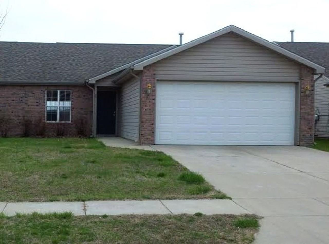 3365 Edison Dr - Photo 2 of 7