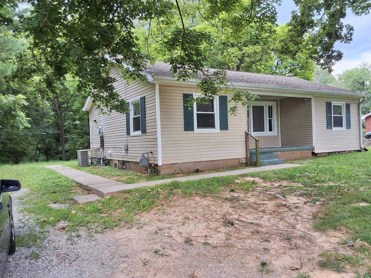 1523 Hill St - Photo 2 of 15