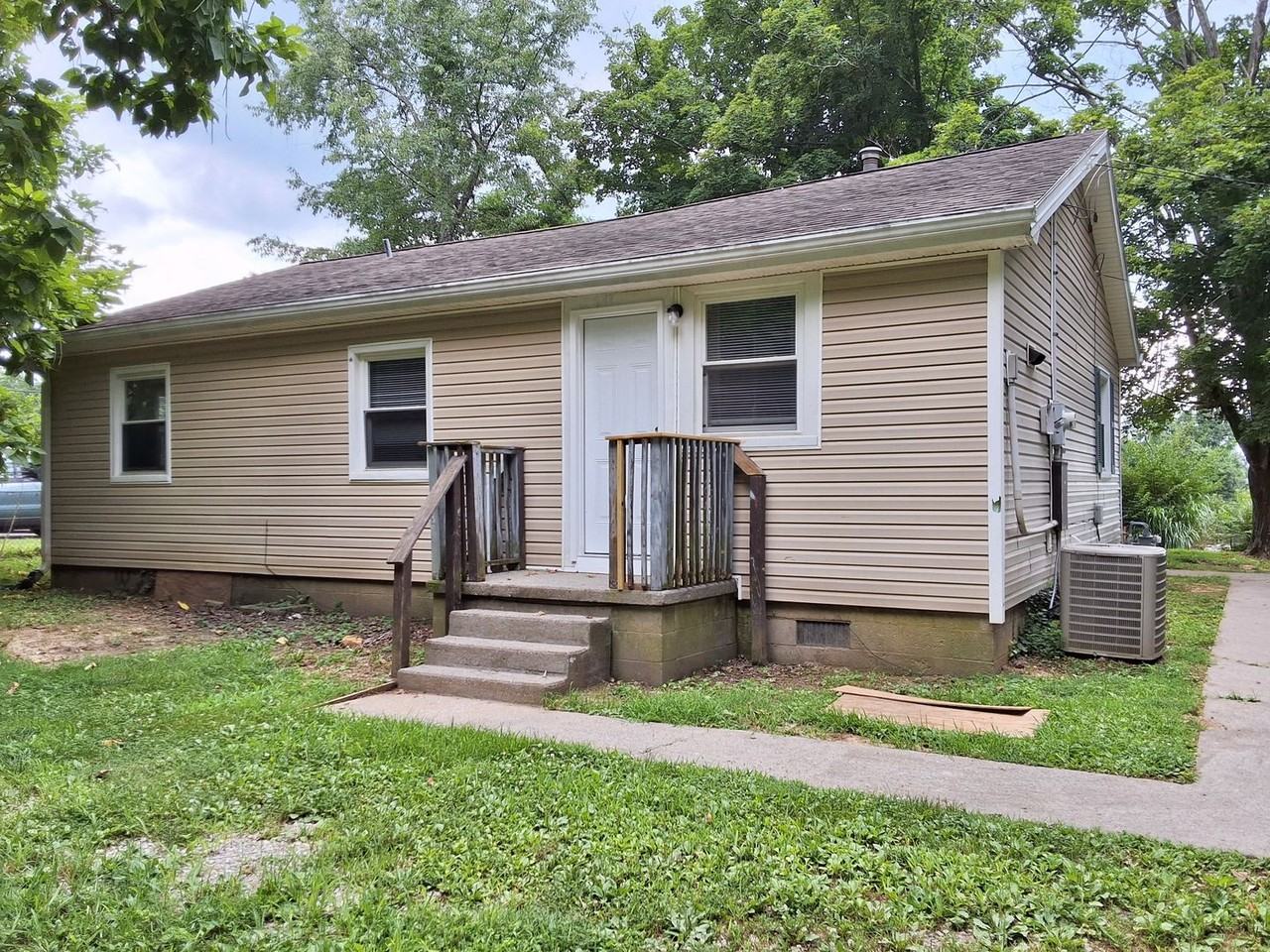 1523 Hill St - Photo 3 of 15