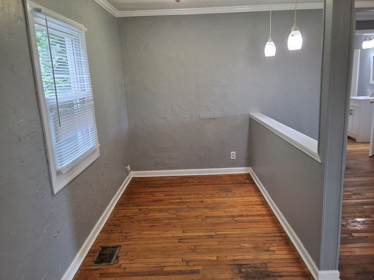 1523 Hill St - Photo 6 of 15
