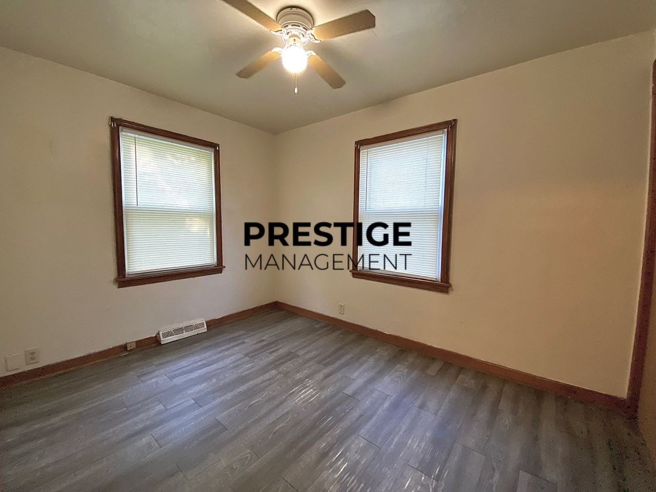 4941 Jefferson St - Photo 4 of 6