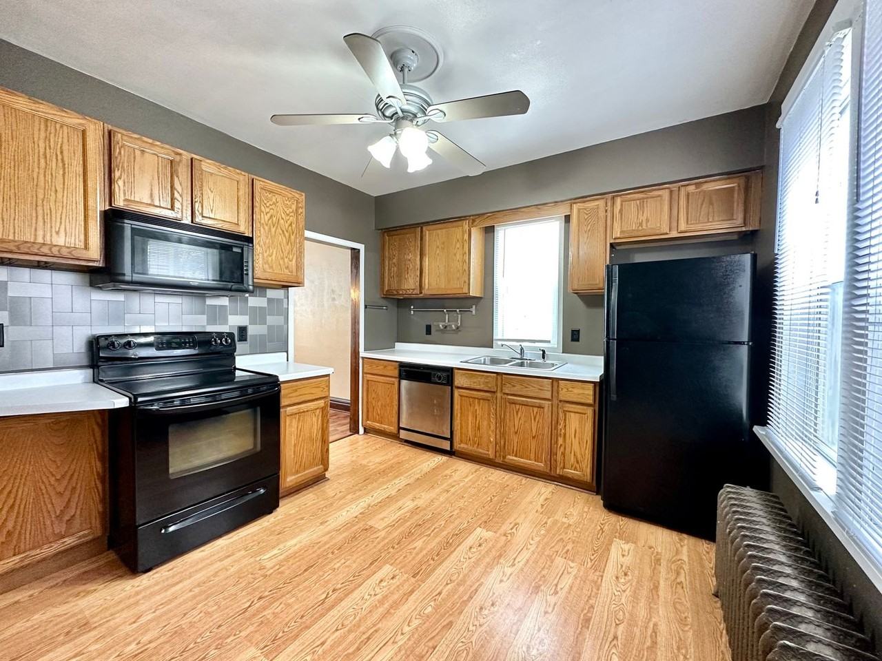 523 N 23rd Ave W - Photo 3 of 20
