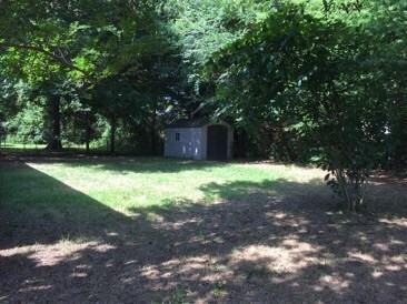 1052 Oakcrest Dr - Photo 4 of 18