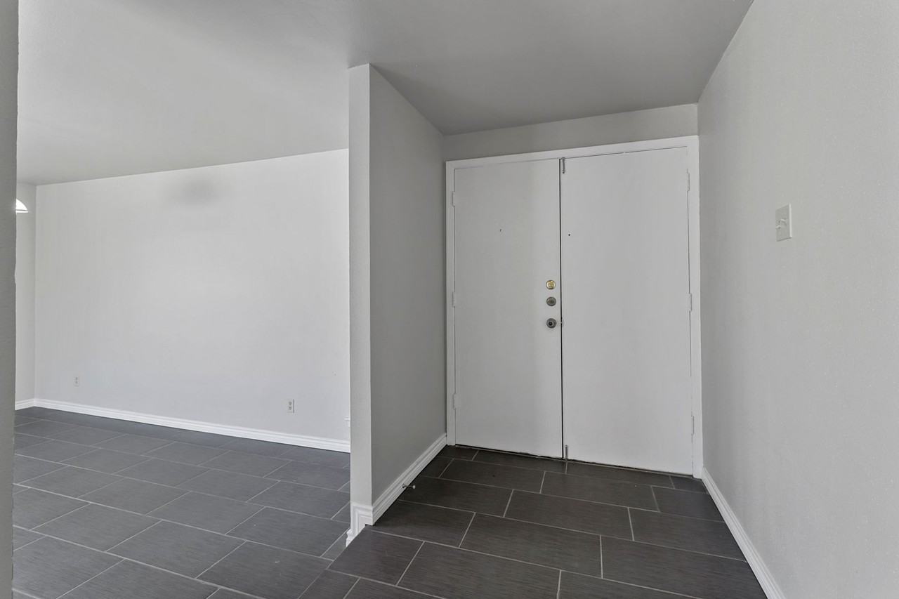 1020 Mountview Dr - Photo 4 of 15