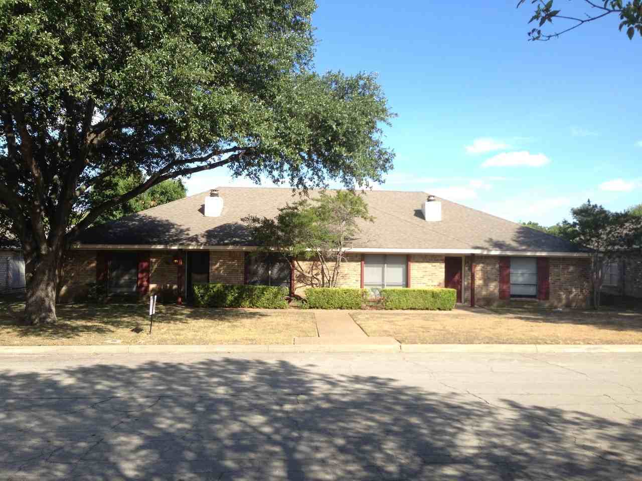 5727 Roxanne Dr - Photo 2 of 7