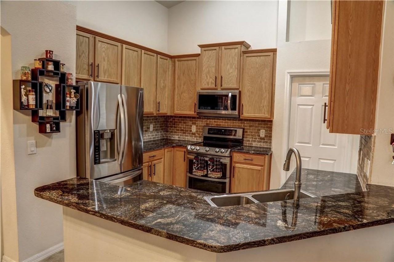1521 Echo Lake Ct - Photo 6 of 9