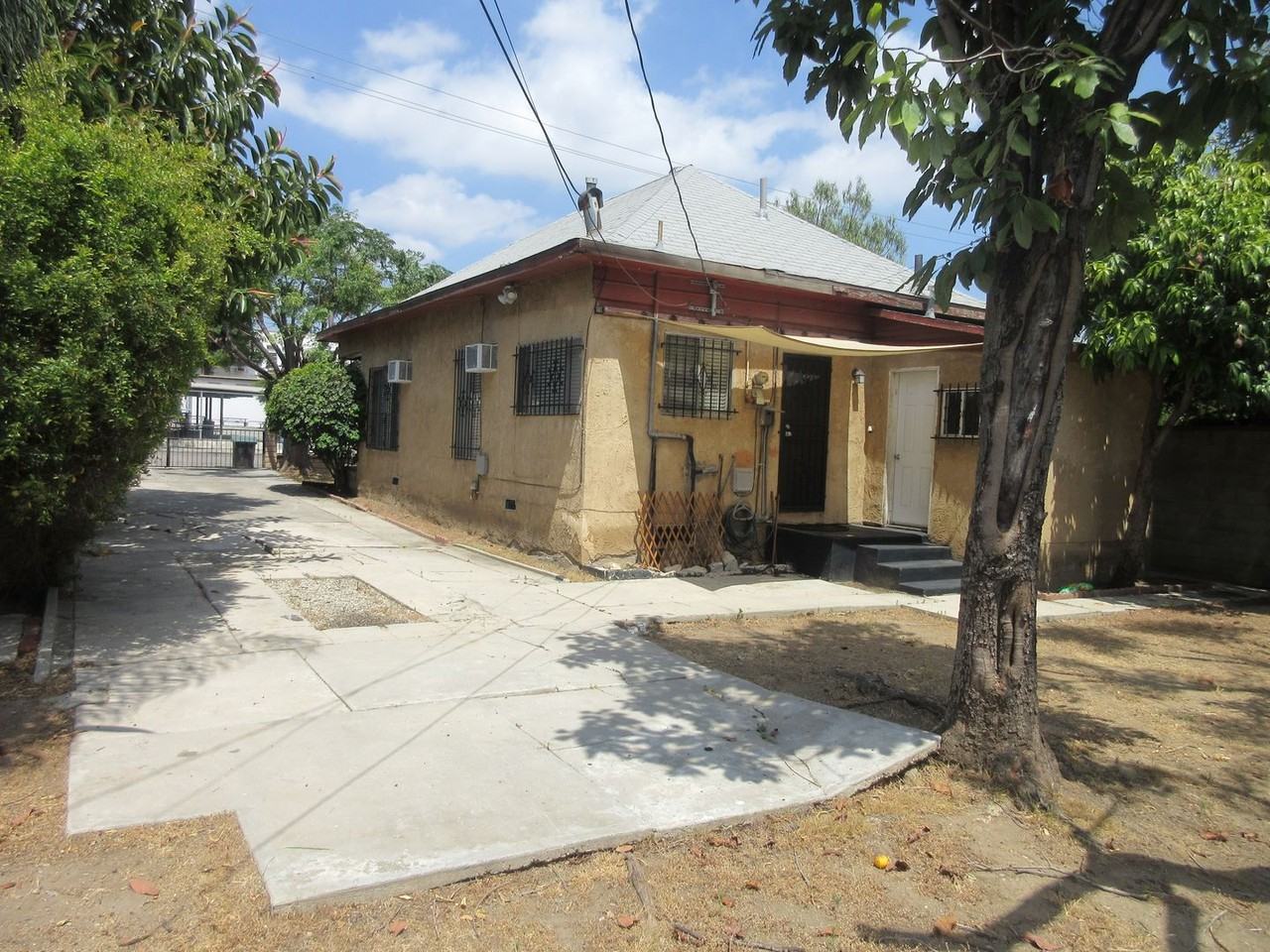 1116 Omelveny Ave - Photo 2 of 22