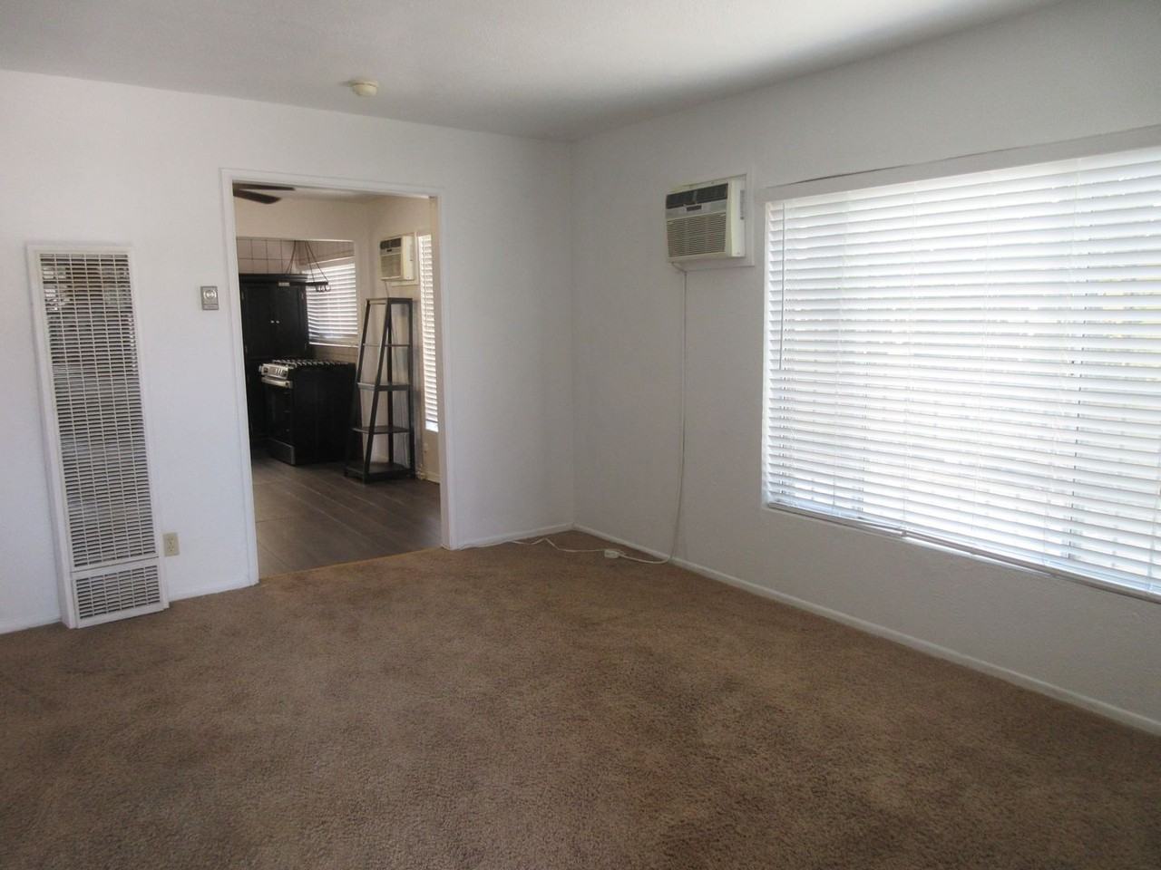1116 Omelveny Ave - Photo 3 of 22