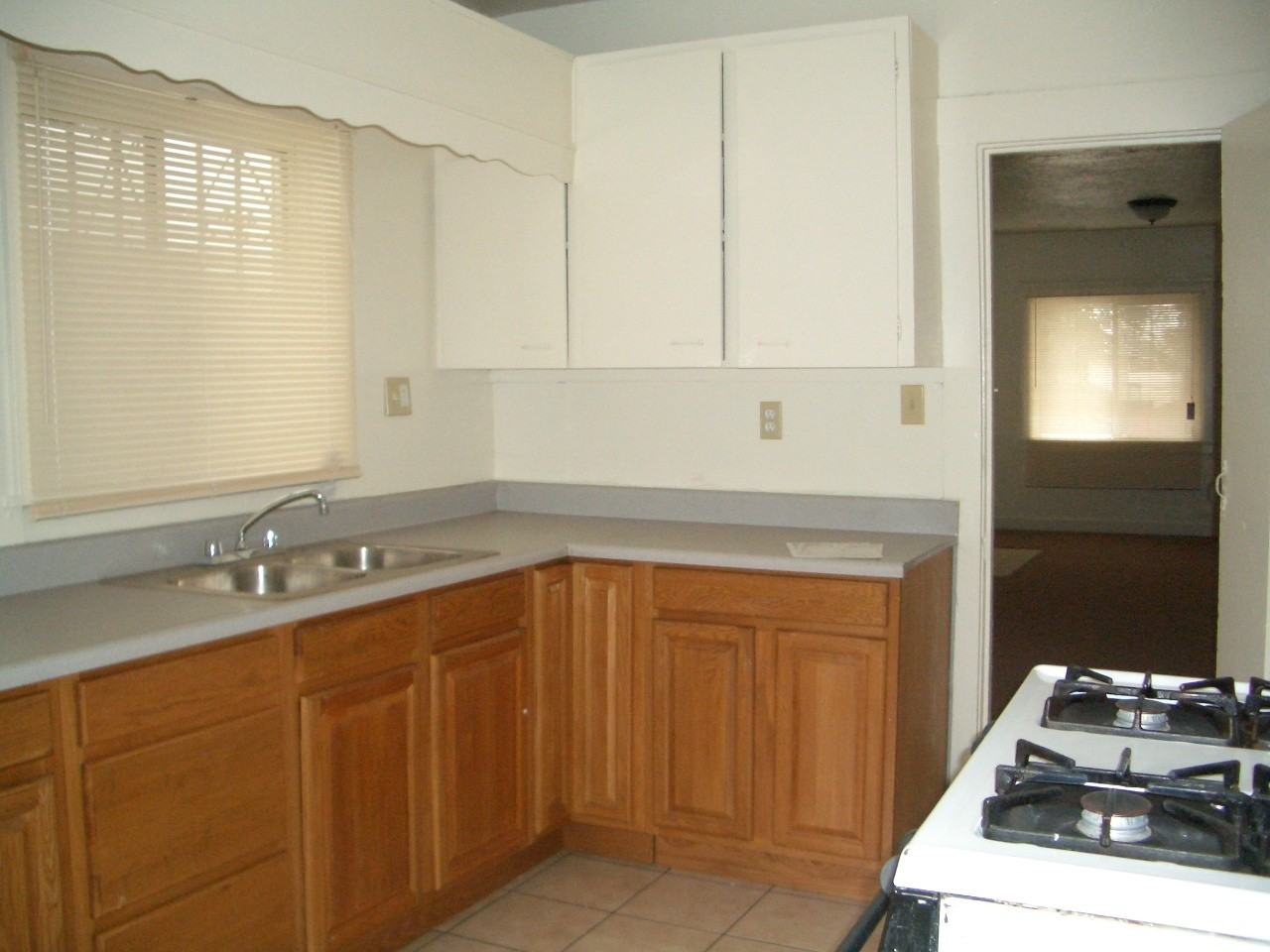 1616 96th Ave - Photo 4 of 10