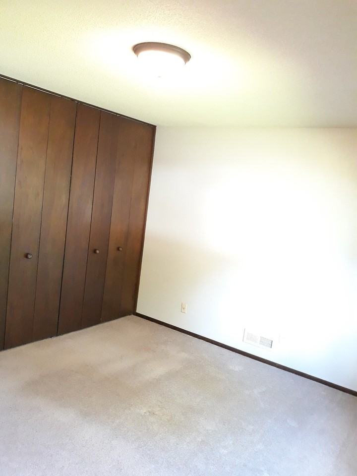 7559 Immanuel Ave S - Photo 7 of 15