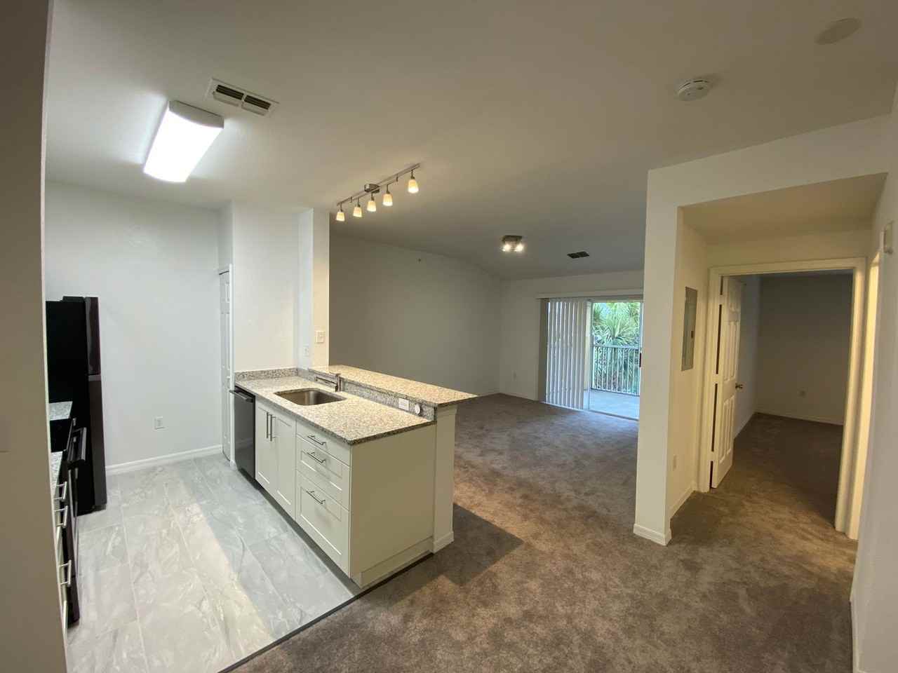 5455 Vineland Rd #3310 - Photo 4 of 20