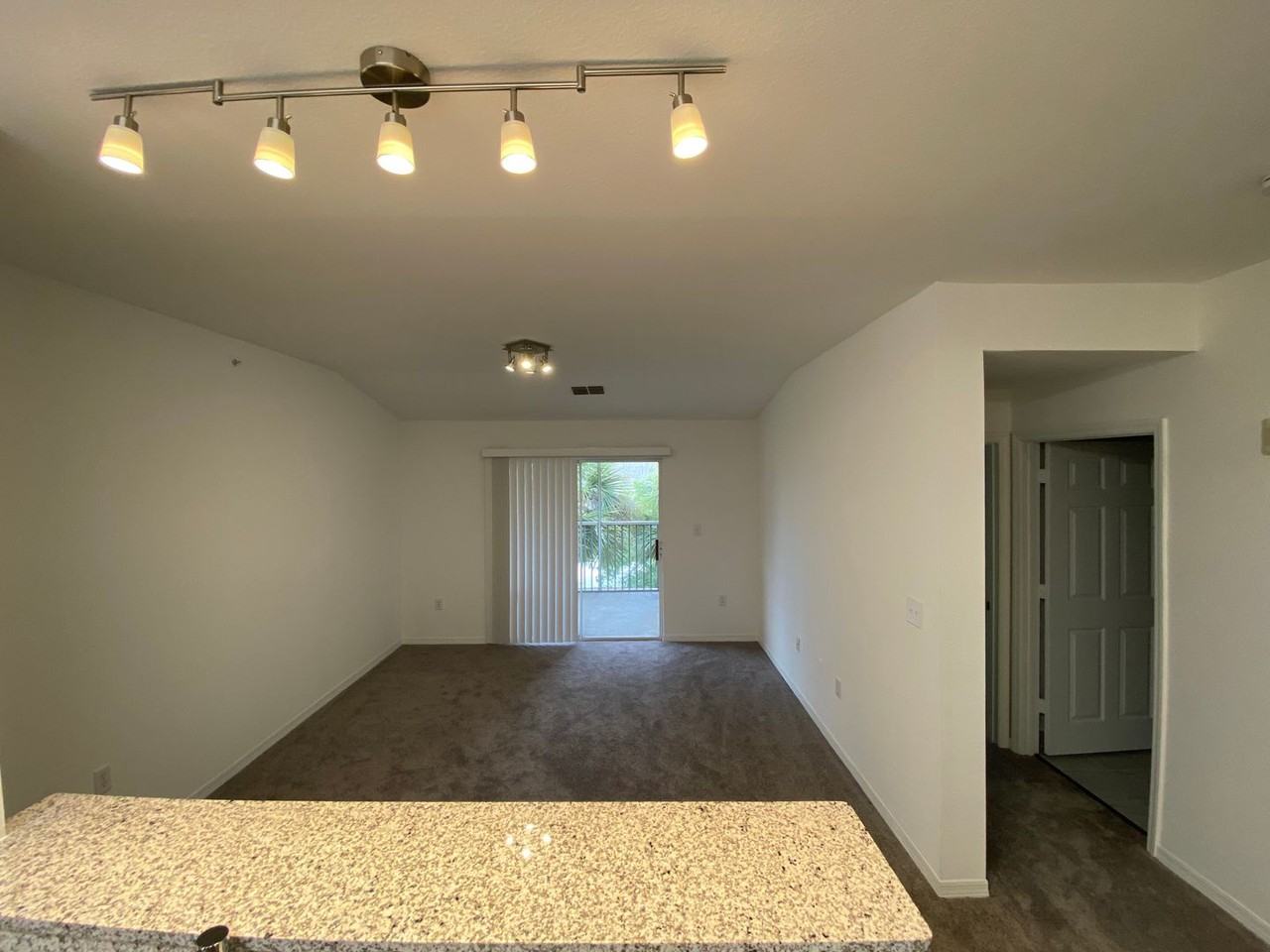5455 Vineland Rd #3310 - Photo 6 of 20