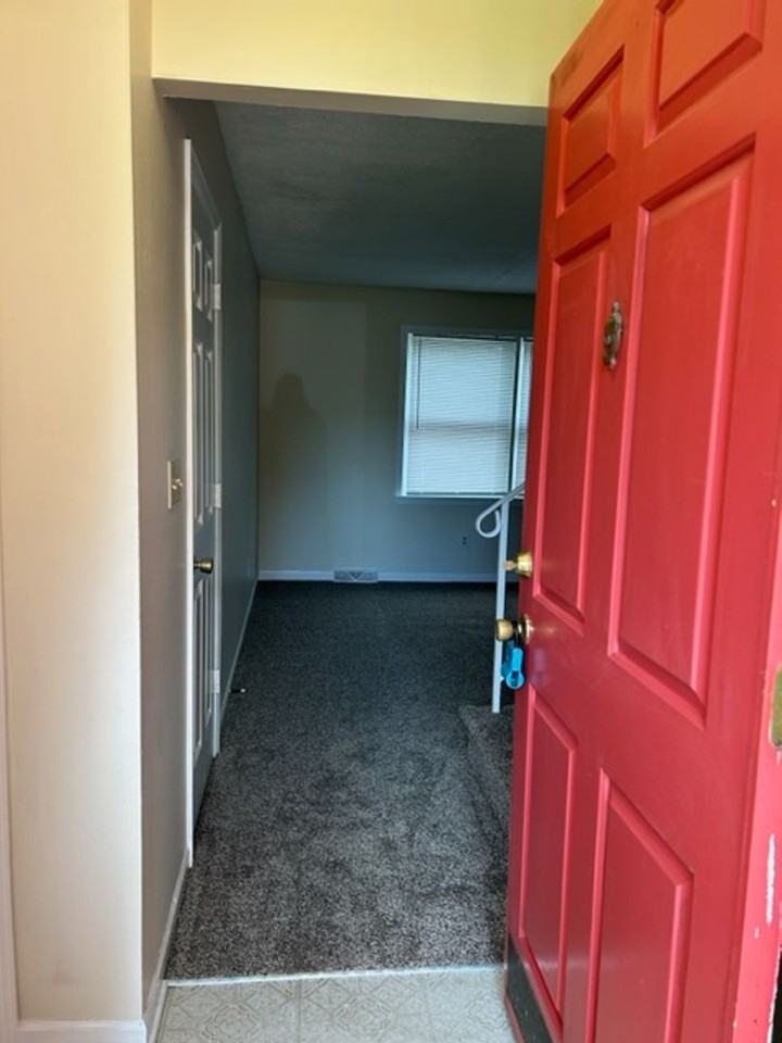 481 Woodview Dr - Photo 2 of 23