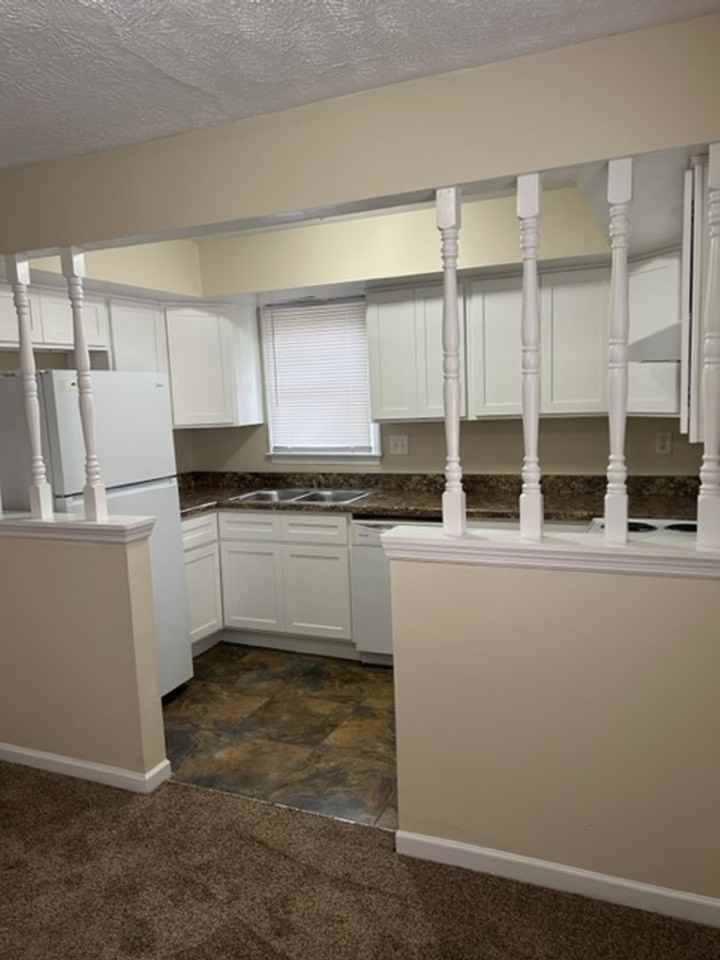 481 Woodview Dr - Photo 7 of 23