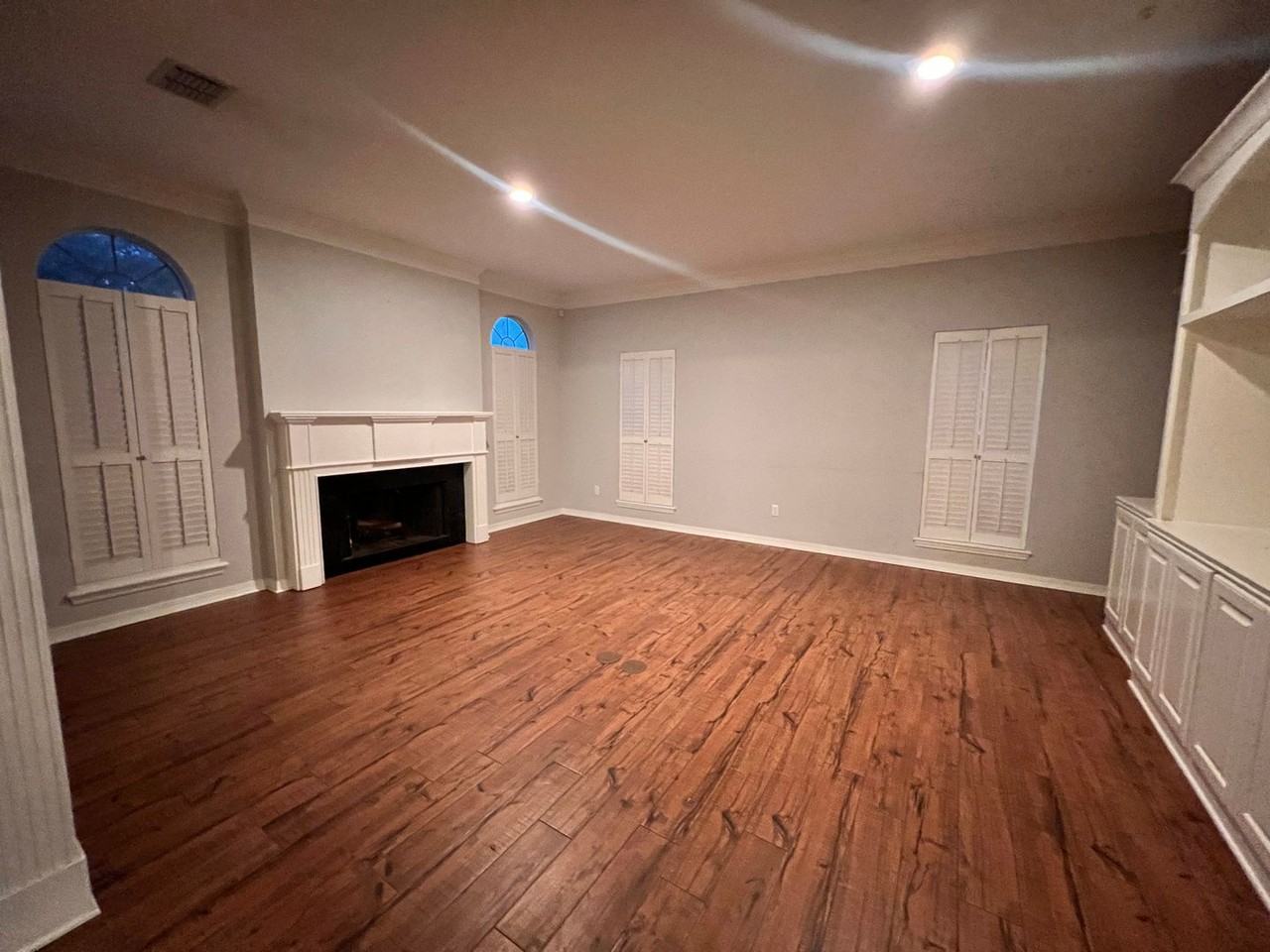 137 Downing Ct - Photo 2 of 19