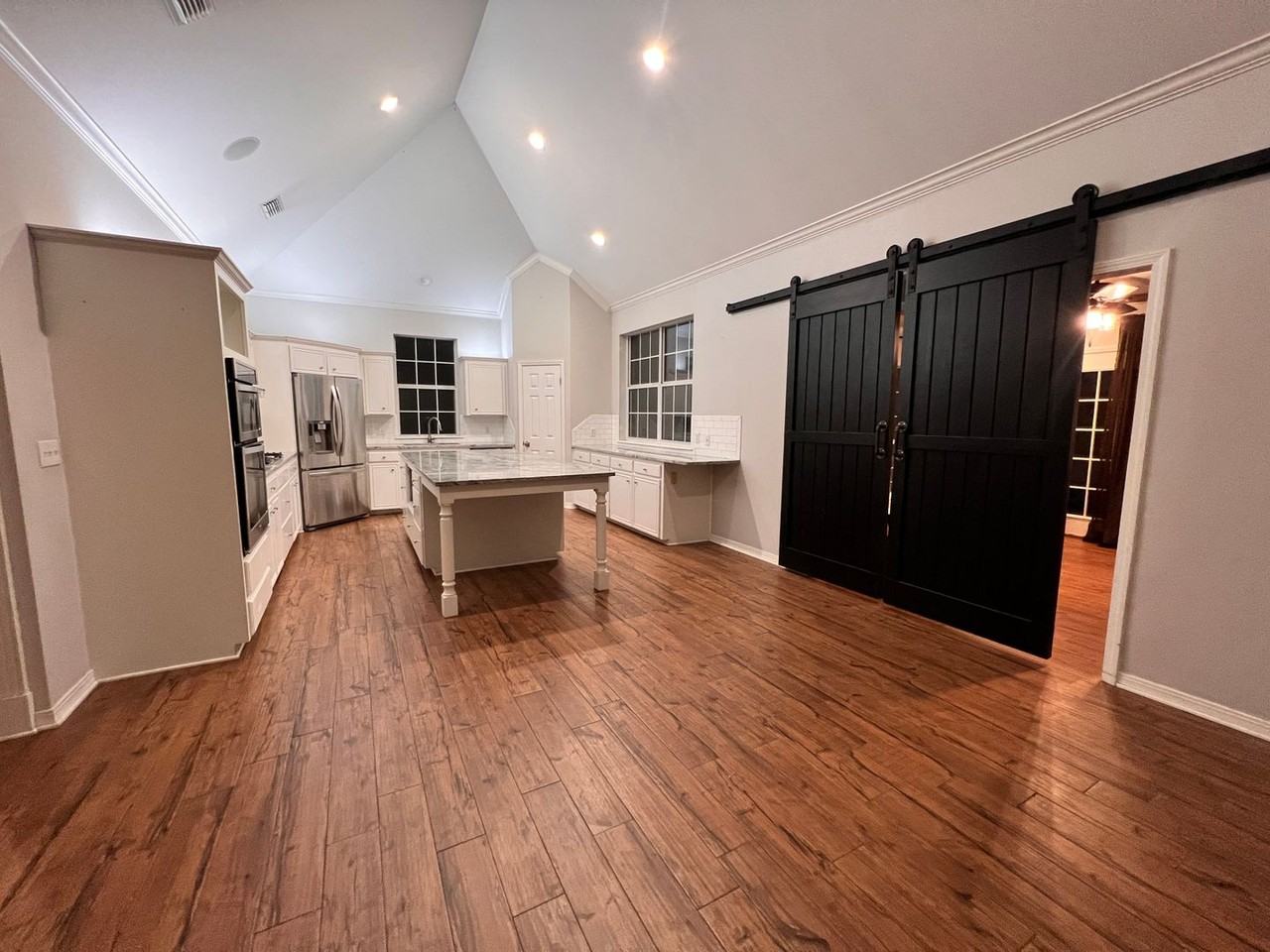 137 Downing Ct - Photo 4 of 19