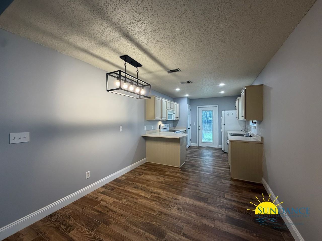 82 10th Ave - Photo 4 of 20