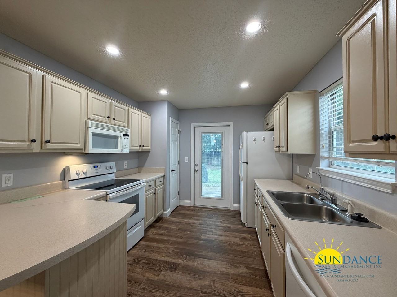 82 10th Ave - Photo 5 of 20