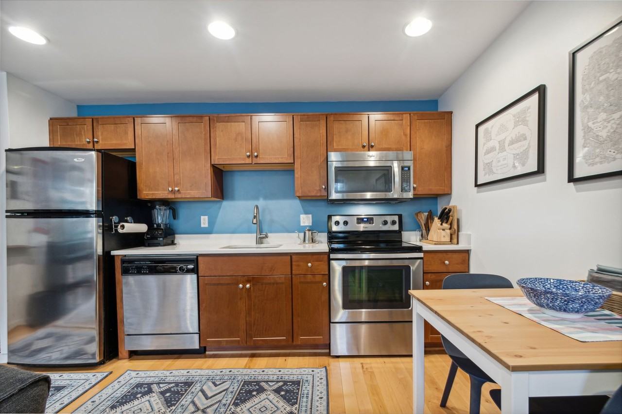 732 Lamont St Nw #202 - Photo 5 of 24