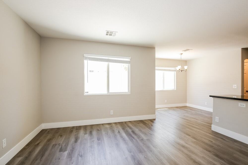 9205 Millikan Ave - Photo 5 of 17
