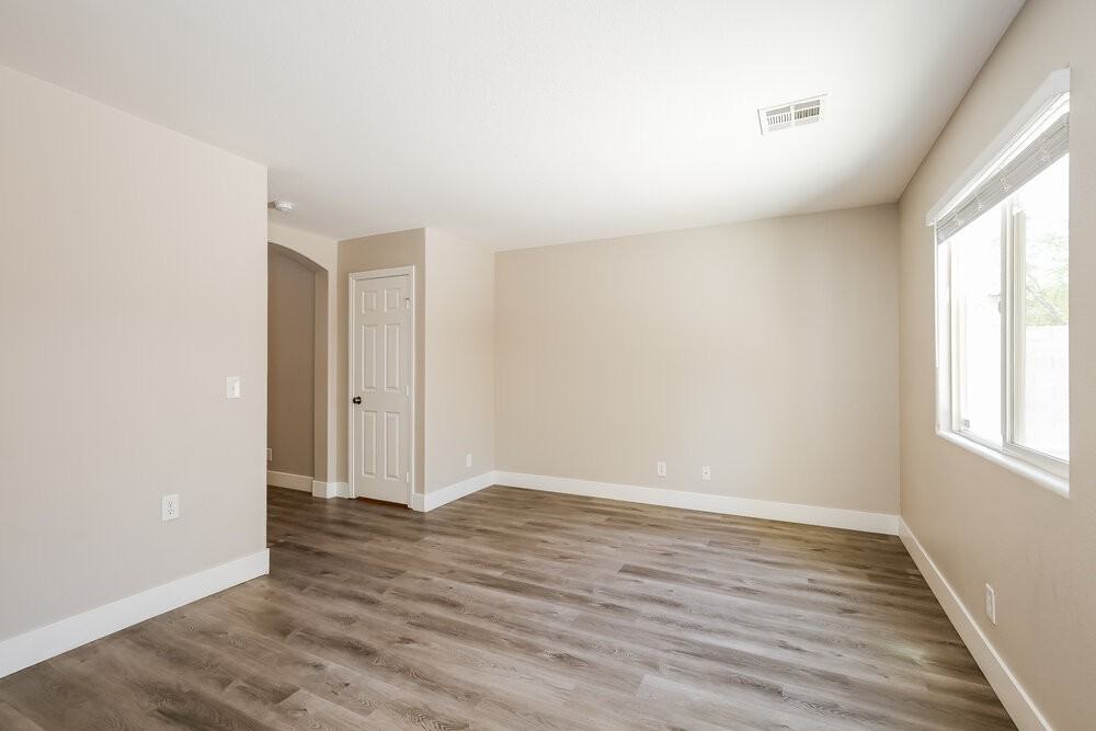 9205 Millikan Ave - Photo 7 of 17