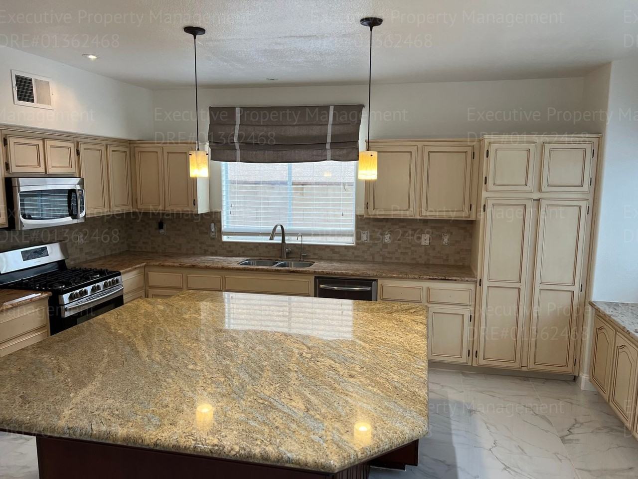 5609 Broad Acres Ave - Photo 6 of 33