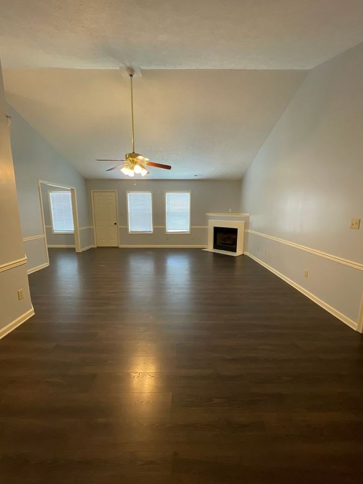 1016 Locust Ct - Photo 5 of 31