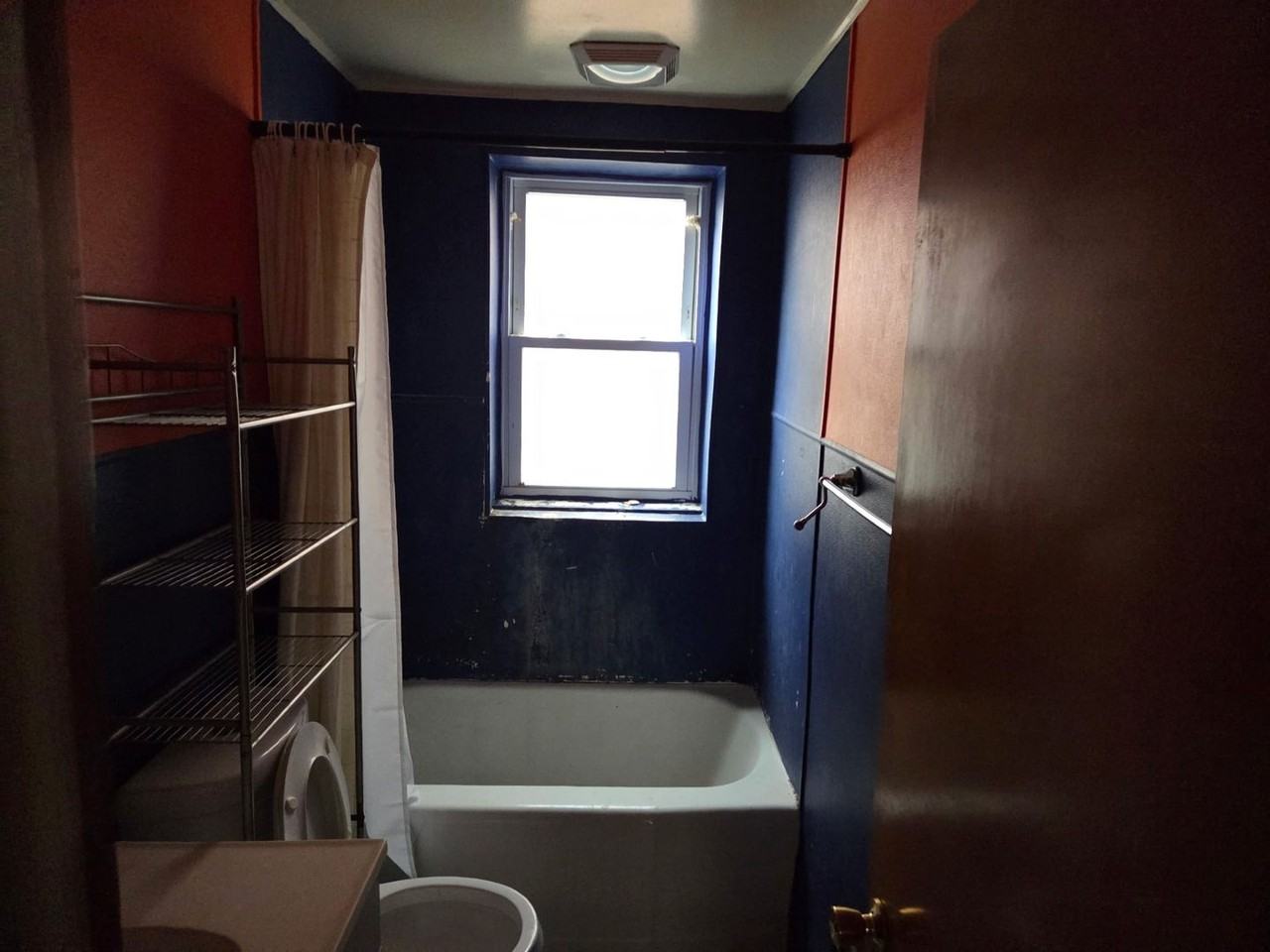 811 N Townsend St - Photo 3 of 7