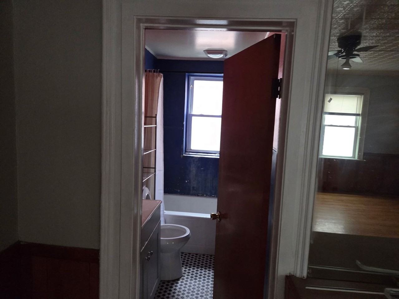 811 N Townsend St - Photo 5 of 7