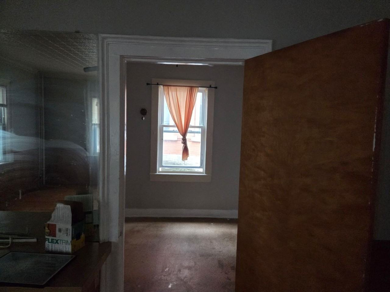 811 N Townsend St - Photo 6 of 7