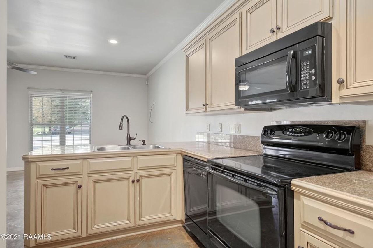 124 Deraney Ln - Photo 3 of 11