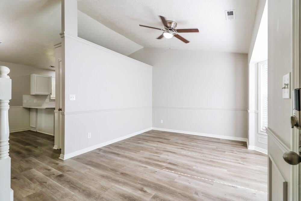 543 Sw - Photo 4 of 17