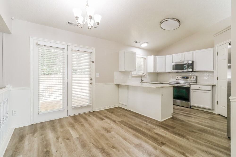 543 Sw - Photo 5 of 17