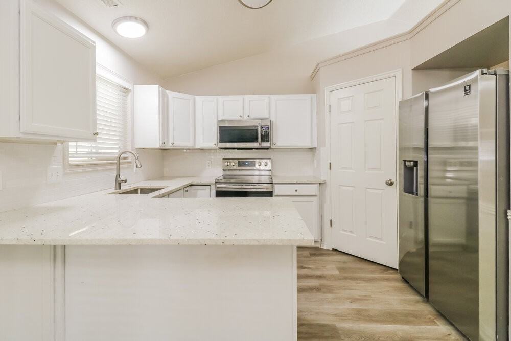 543 Sw - Photo 6 of 17