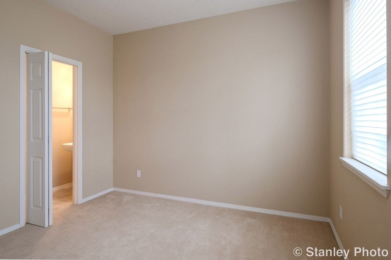 5925 Ne Alder St - Photo 4 of 26