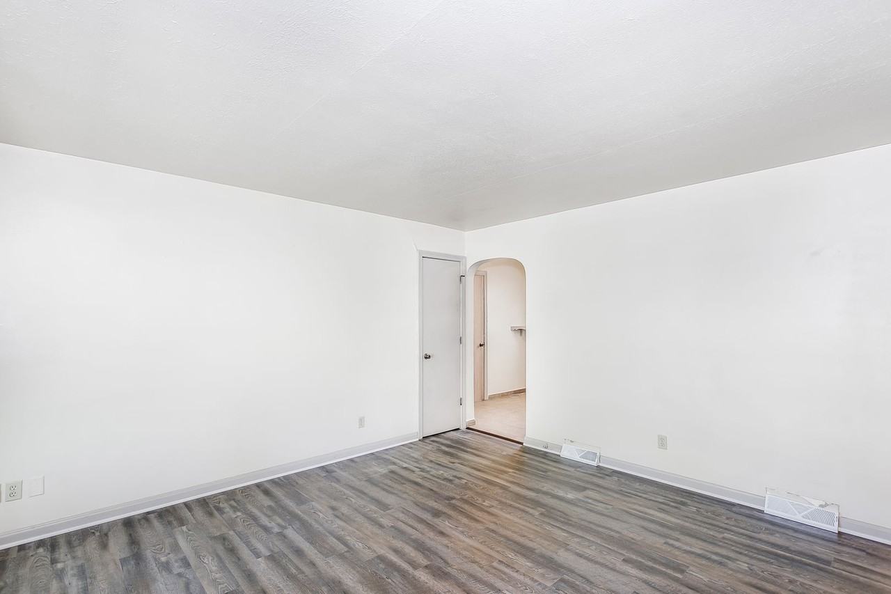 742 S Dellrose Ave - Photo 3 of 13